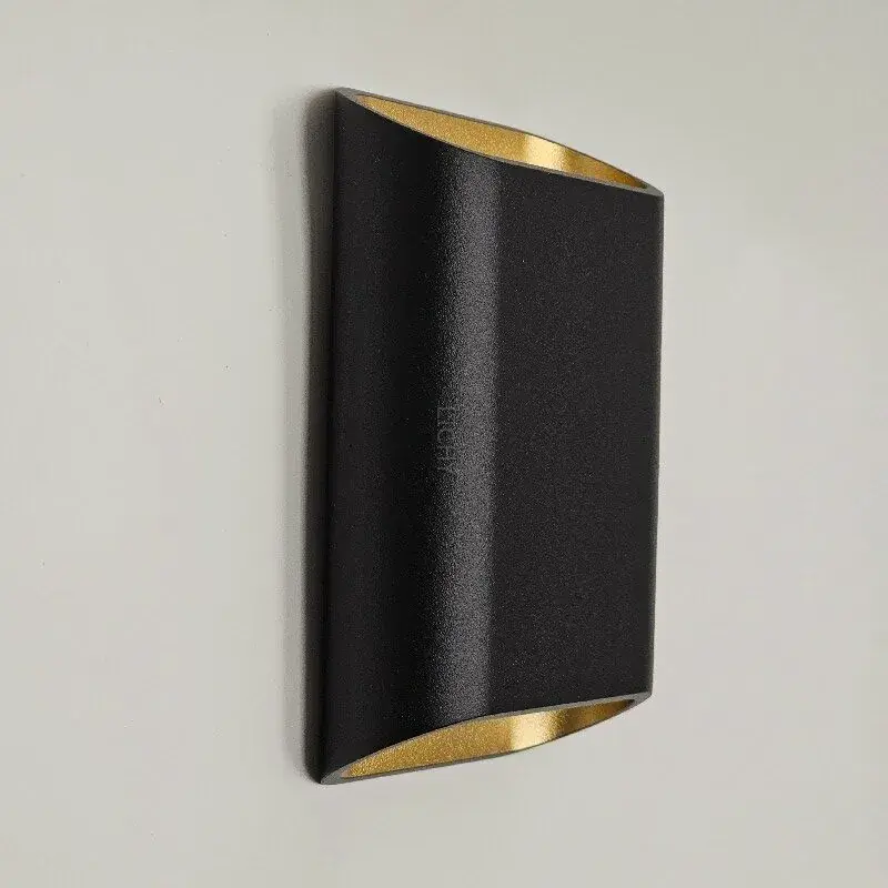 Foto 1 Wandlamp Bas zwart goud klein 15cm x 10cm dimbaar