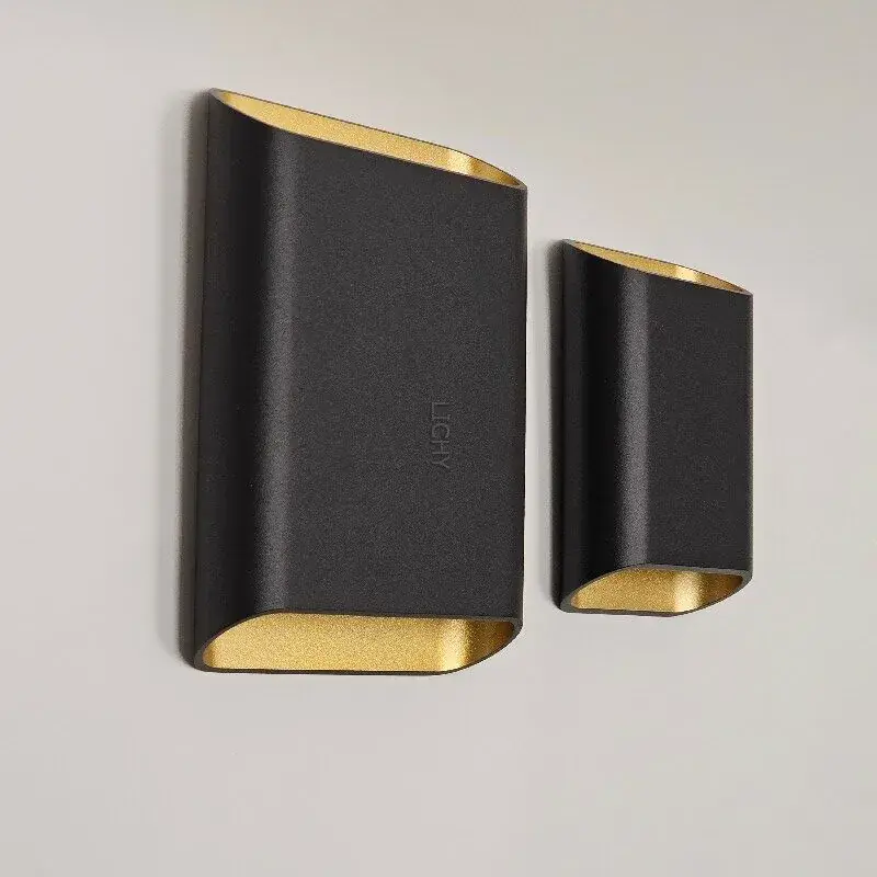 Foto 5 Wandlamp Bas zwart goud klein 15cm x 10cm dimbaar