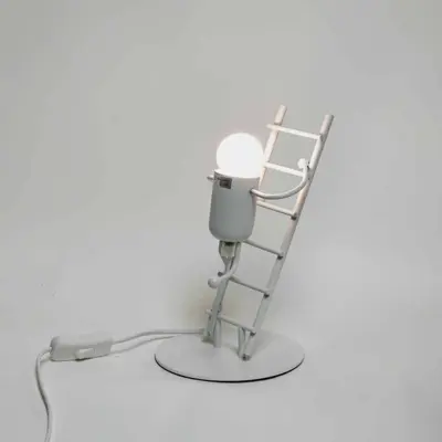 Foto van Kinderlampje Poppie WIT op ladder 230022