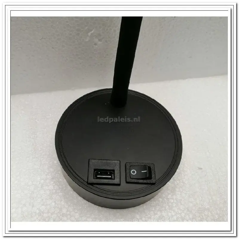 Foto 3 Wandspot LED met usb oplader zwart 3w 2700k rond