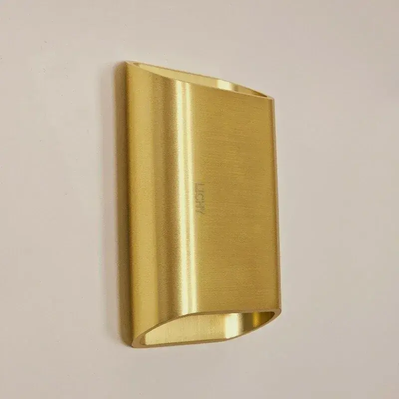 Foto 1 Wandlamp Bas messing klein 15cm x 10cm dimbaar