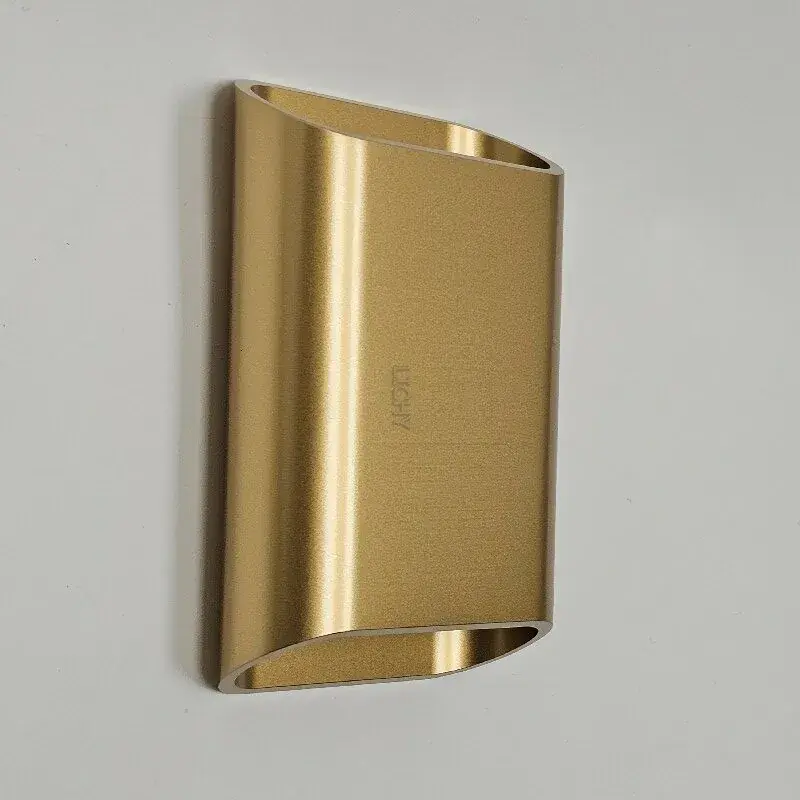 Foto 1 Wandlamp Bas warm goud klein 15cm x 10cm dimbaar