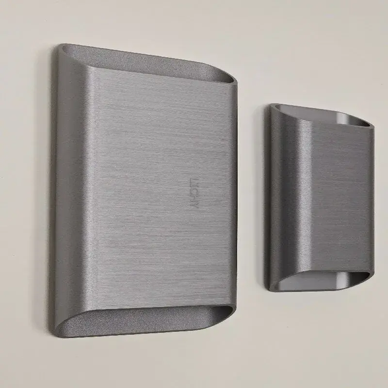 Foto 5 Wandlamp Bas staal grijs klein 15cm x 10cm dimbaar