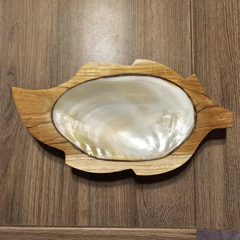 Foto 1 bakje hout met schelp ingelegd klein