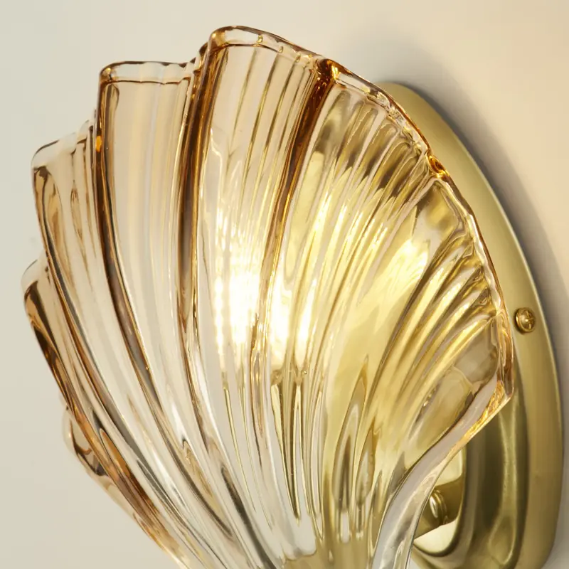 Foto 3 Shell 1Lt Wall Light, Satin Brass Metal & Amber Glass IP44