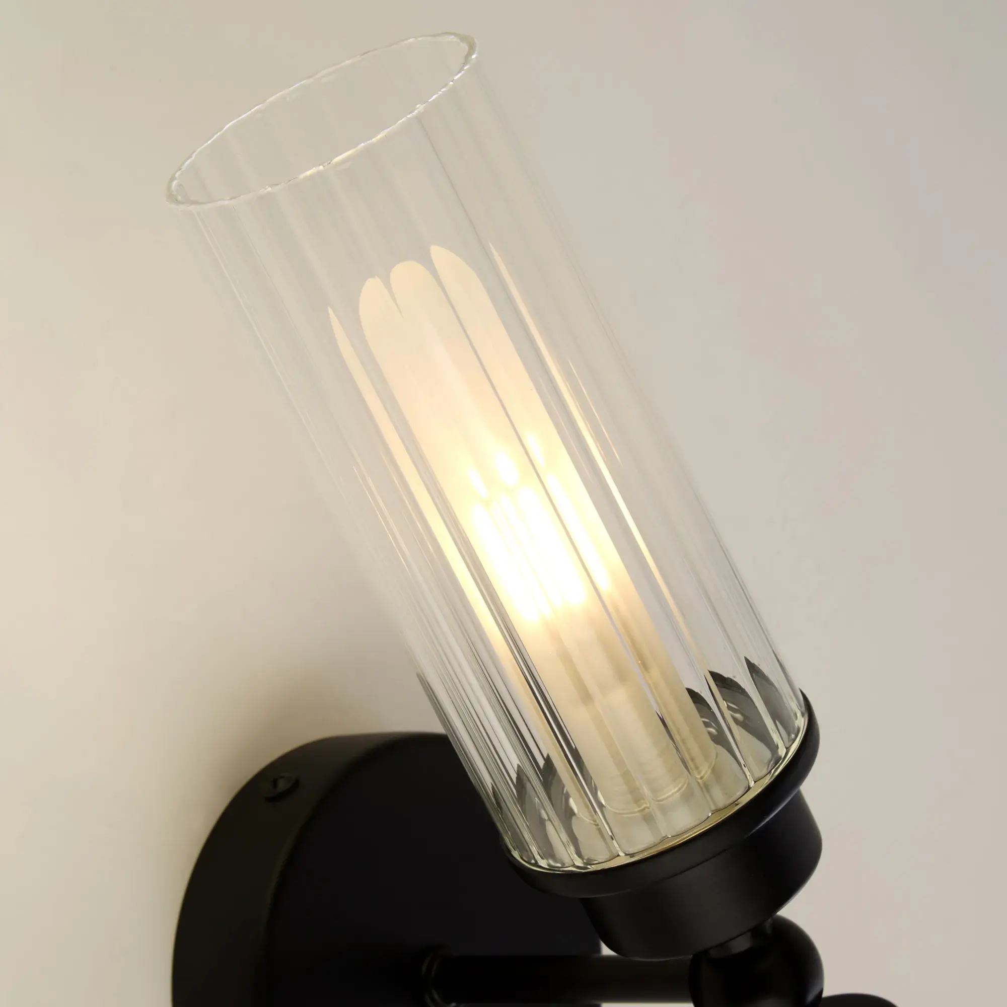 Foto 3 Imperial 2Lt Wall Light, Matt Black Metal & Clear Ribbed Gla