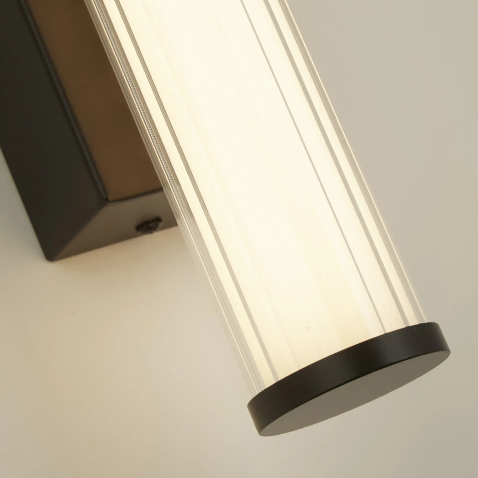 Foto 3 Clamp Wall Light - Black Metal, Ribbed Clear & Opal Diffuser