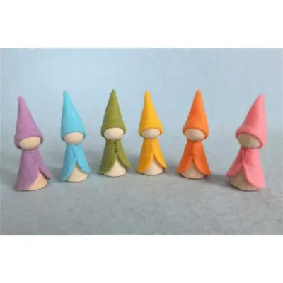 Foto van Zes regenboogkabouters
