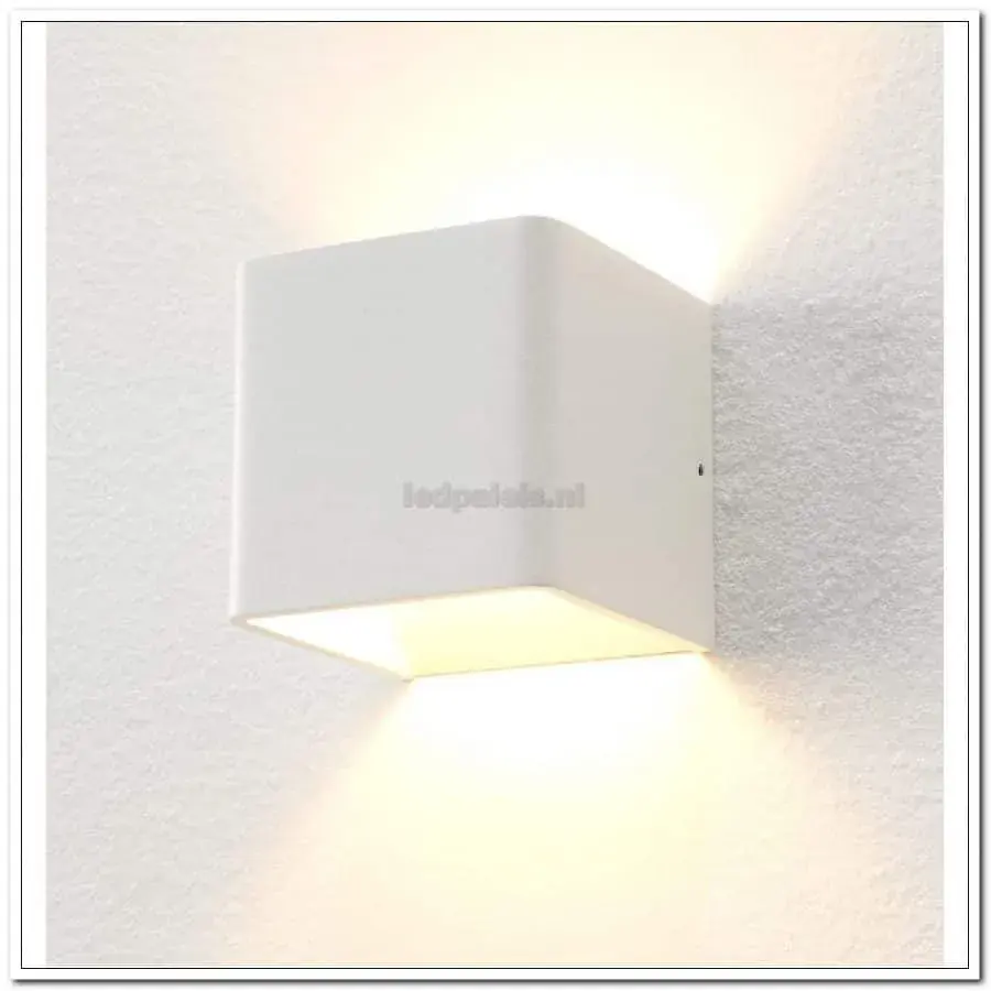 Foto van Fulda wandlamp zwart WL FULDA ZW LED zwart 10 cm