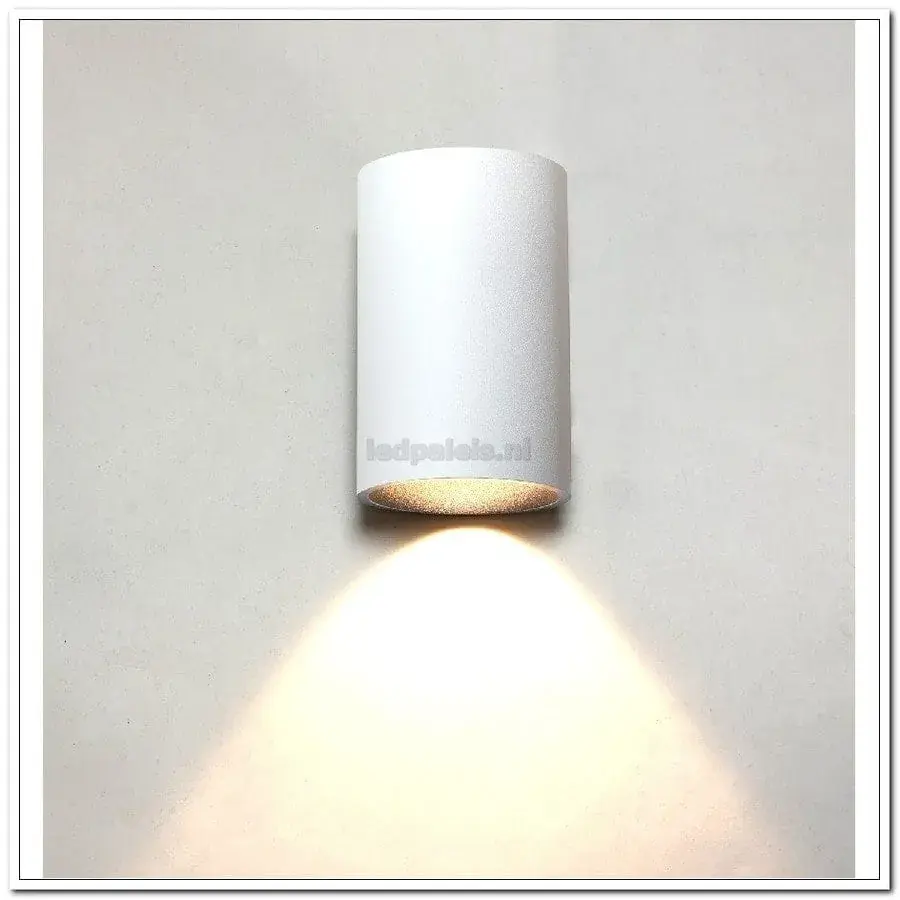 Foto van WL Rowin LED zwart buitenlamp 16x14x32cm LED 3W 3000K IP44