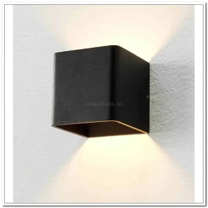 Foto 14 WL zwart/goud 1l "Fulda" 10x10x10cm LED 6W 2700K 500lm dimbaar