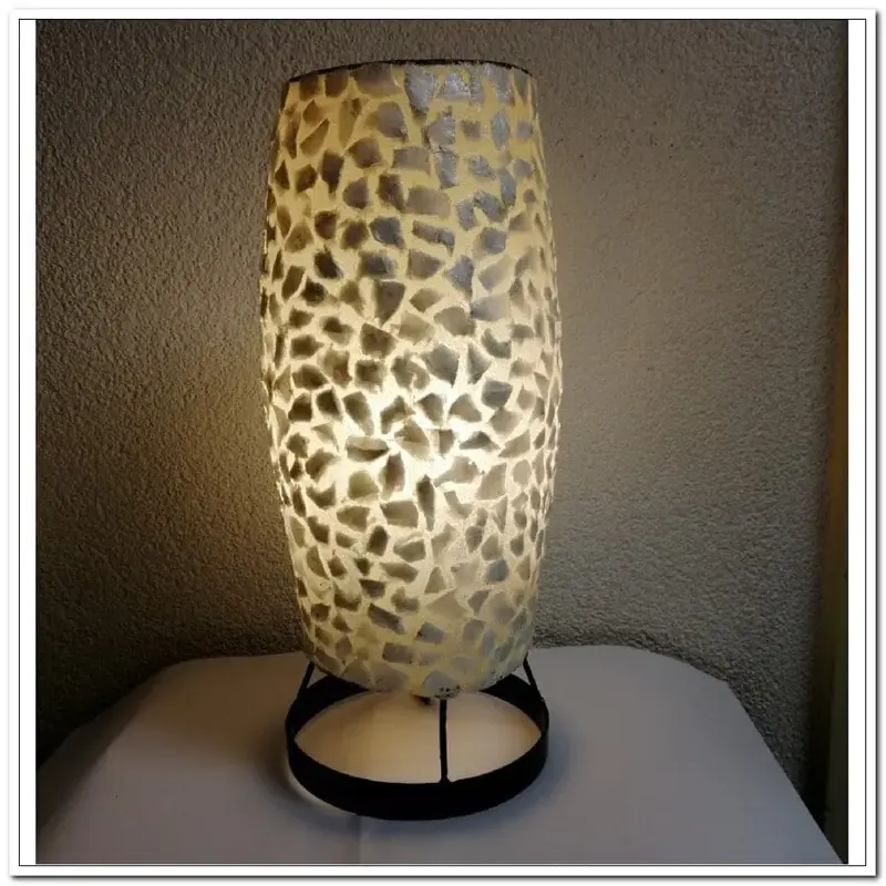 Foto 1 Tafellamp nachtkastlamp bedlamp Den Haag wit 29,5cm schelpenlamp
