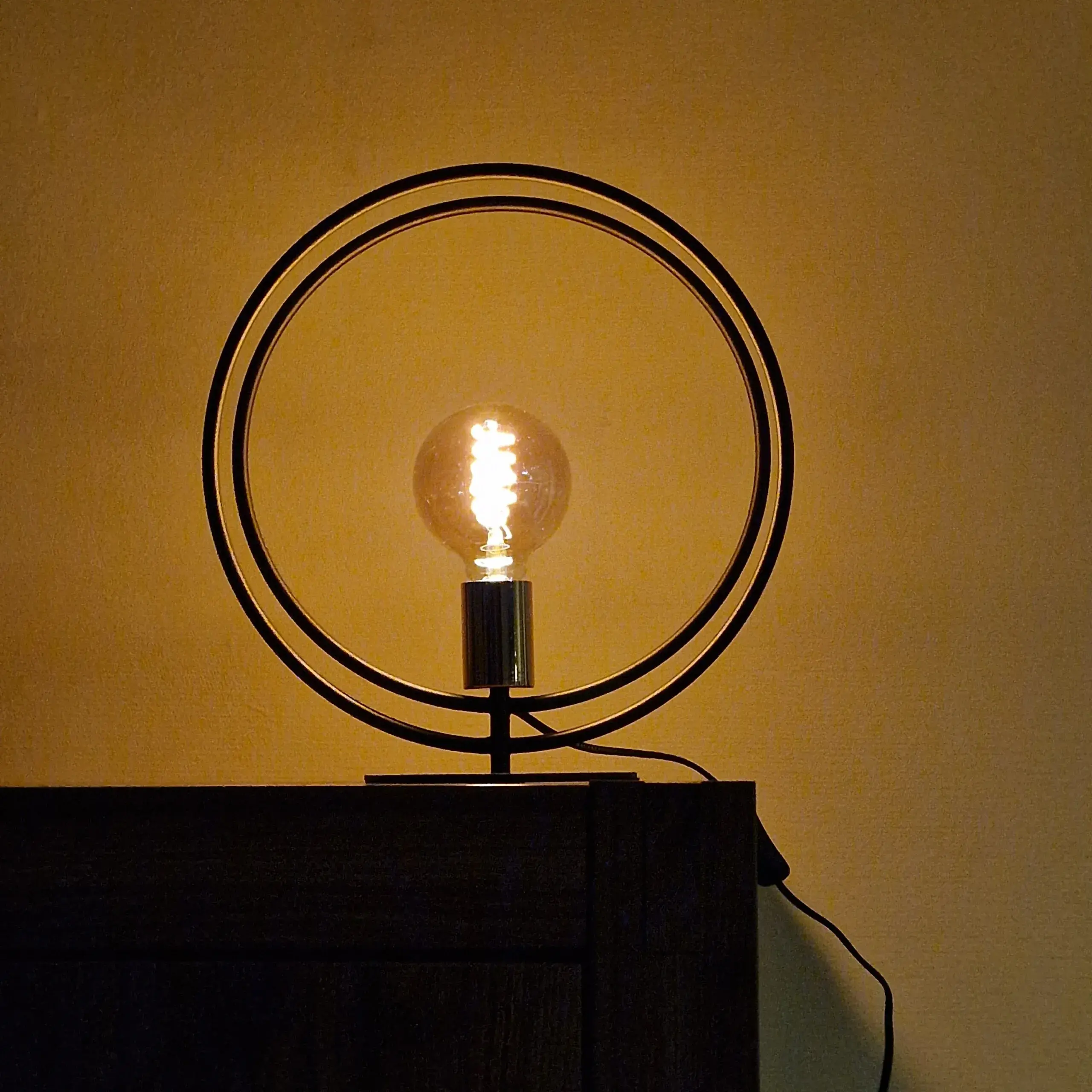 Foto 12 Tafellamp Ring Zwart Goud 34x36