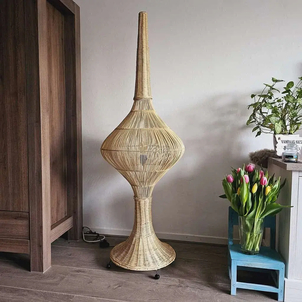 Foto van Vloerlamp Fles Rotan Naturel zwart 511007