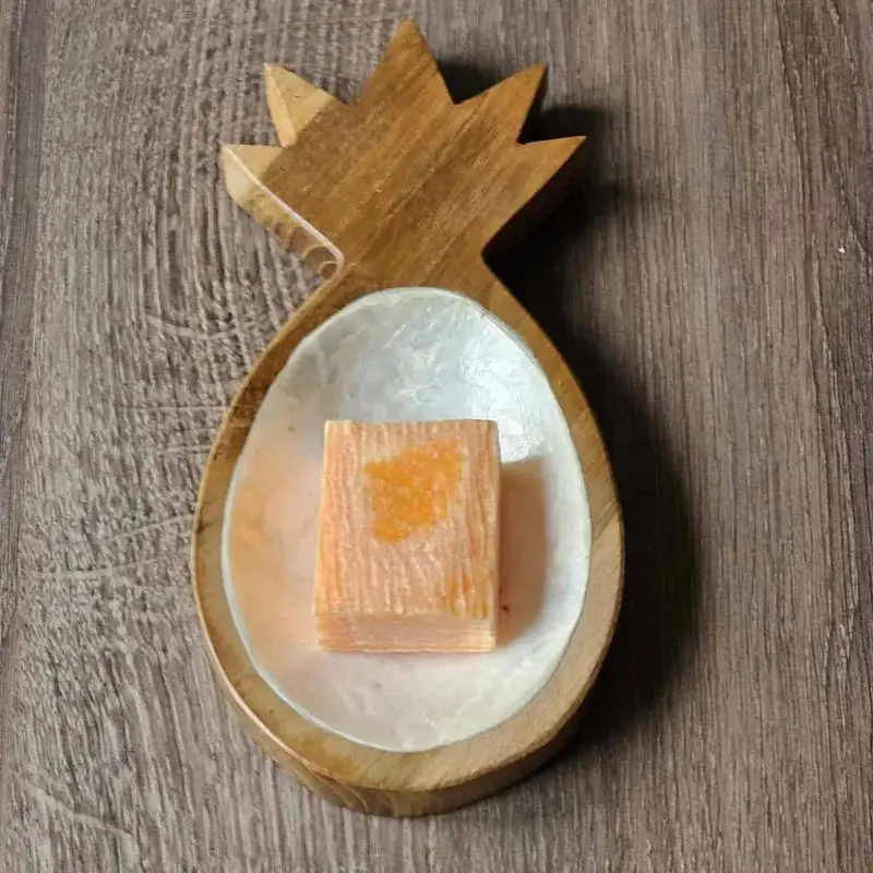 Foto 2 Houten bakje ananas met witte schelp